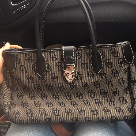 Dooney & Bourke Handbags - ❌SOLD❌ Dooney and Bourke purse
